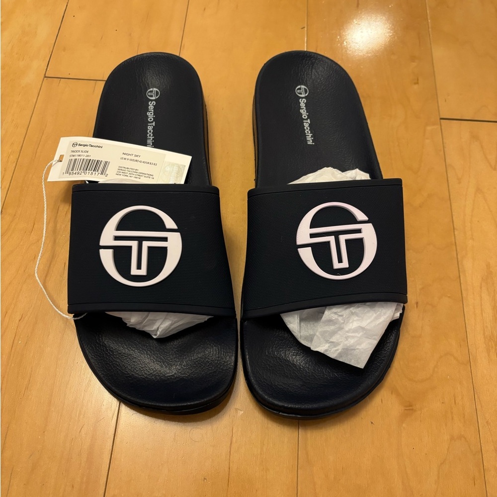 Sergio Tacchini slides size M 9-10 US brand new